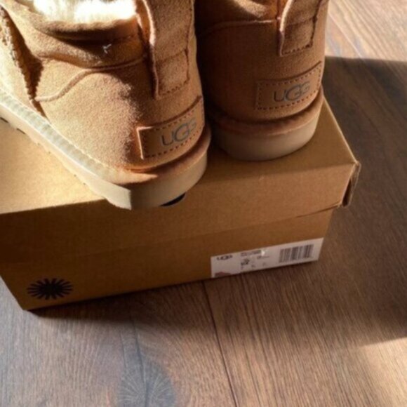 UGG Classic Ultra Mini Chestnut - Picture 2 of 6